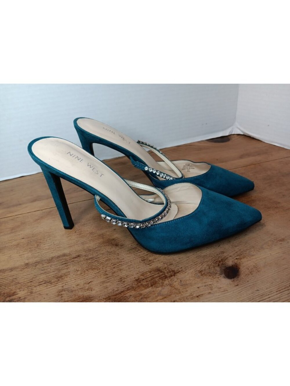 NINE WEST Heels Women US 9.5 M Teal Green Rhinestone Faux Suede Evening Clubwear
